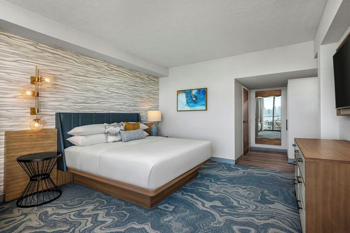 Room 44 of 215