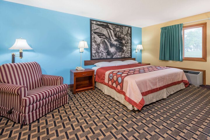 Room 10 of 18