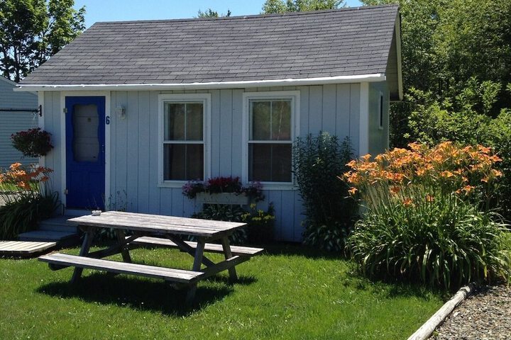 Isleview Motel and Cottages