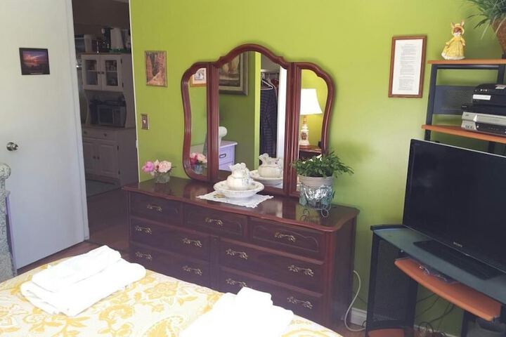 Room 6 of 25