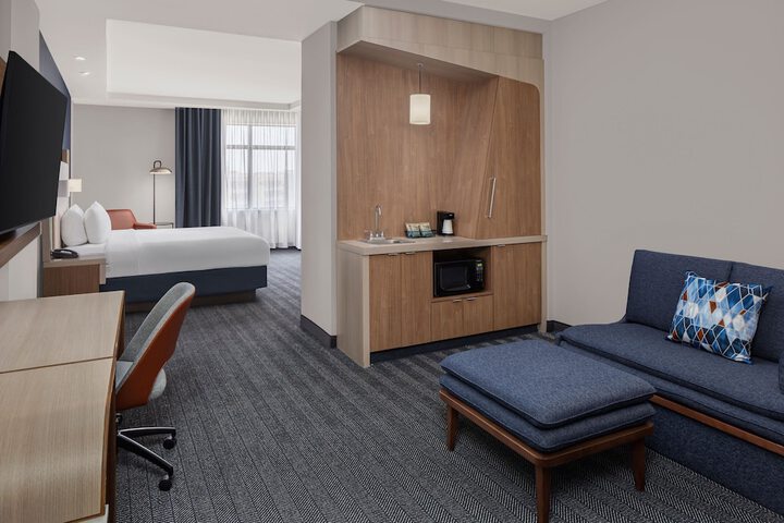 Room 32 of 53