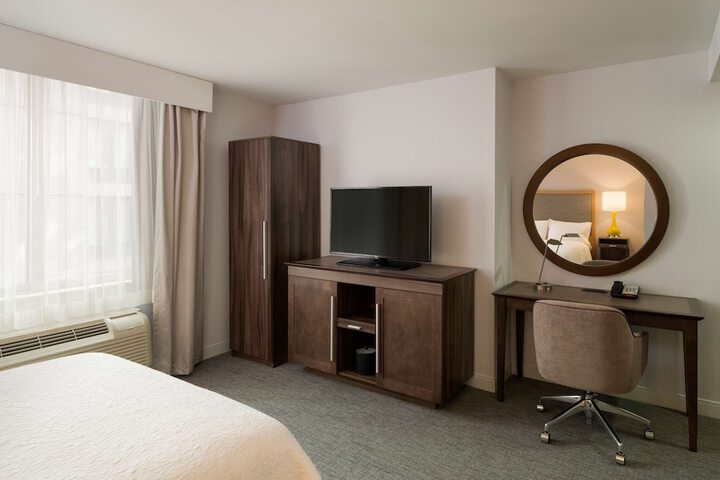 Room 25 of 42