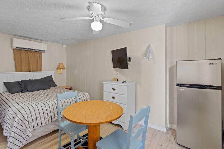 Beach Motel & Suites