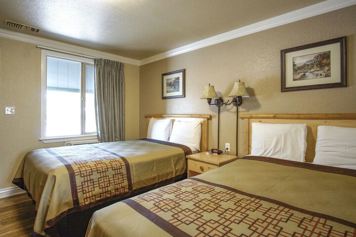 Green Gables Motel & Suites