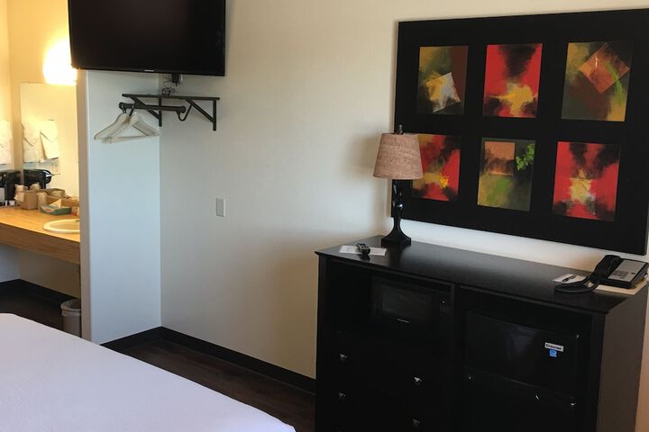 Room 4 of 11