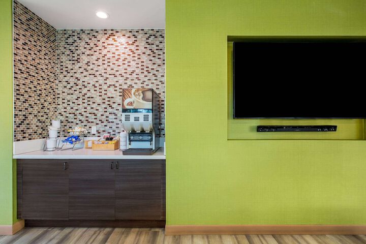 La Quinta Inn & Suites by Wyndham Pomona