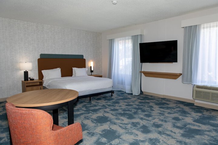 Hampton Inn & Suites Jennings