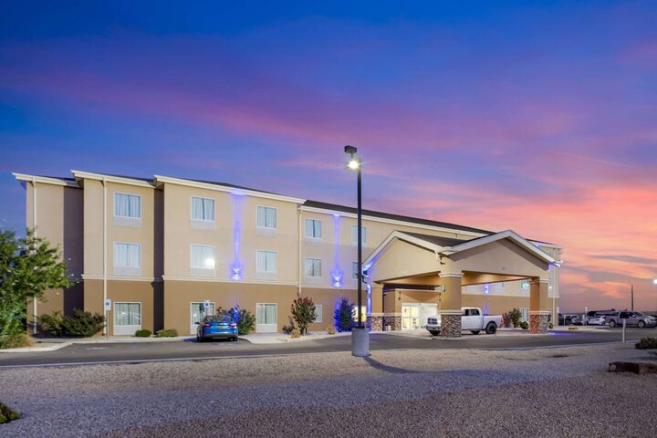 Quality Inn & Suites Carlsbad Caverns Area