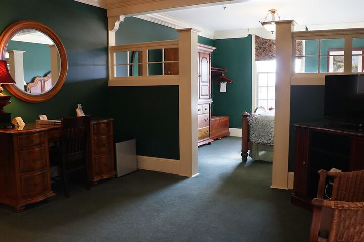 Room 17 of 39