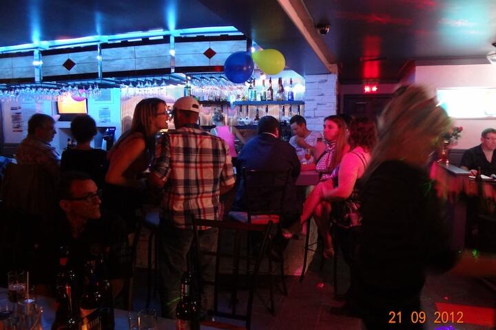 Lounge 74 of 84