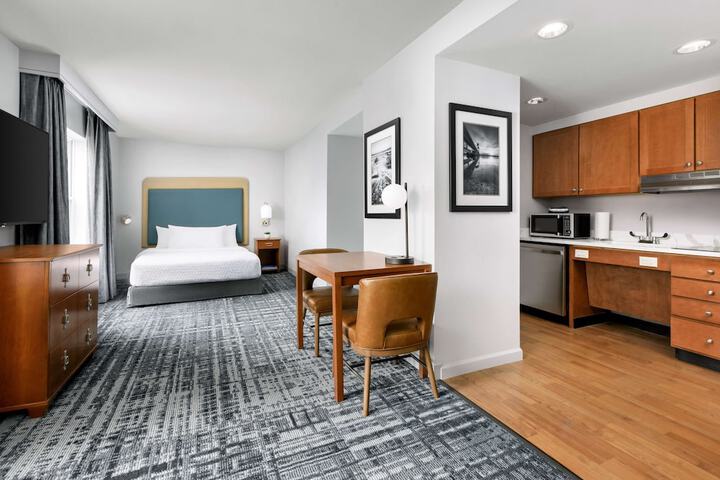 Room 17 of 38