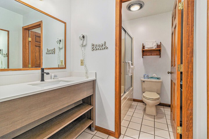 Snyders Shoreline Inn