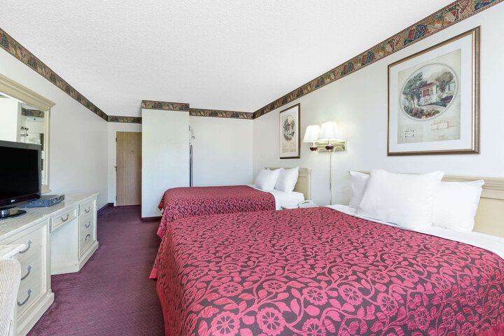 Room 4 of 16