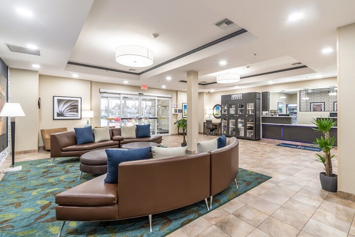 Hotel 4 of 65