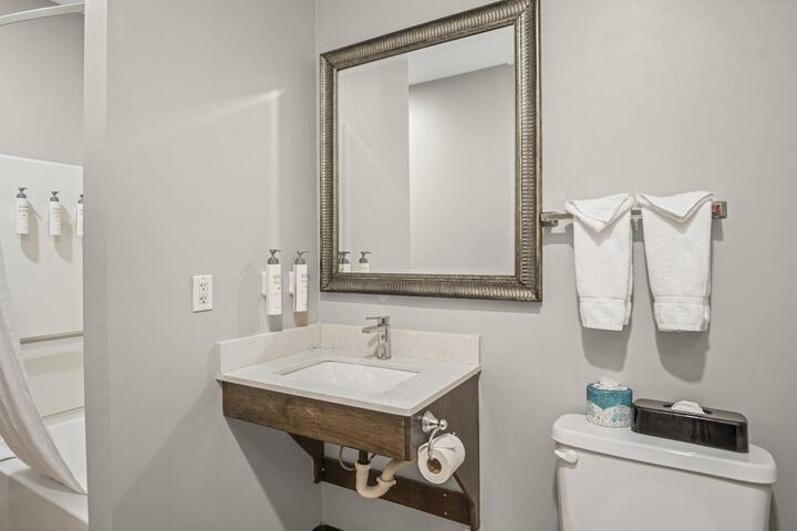 Sonesta Essential Hotels & Suites Kansas City / Blue Springs