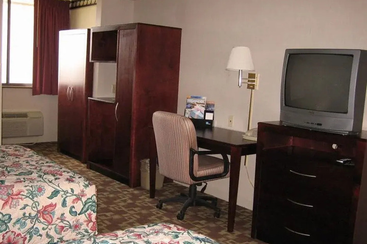THE ATRIUM HOTEL AND CONFERENCE CENTER