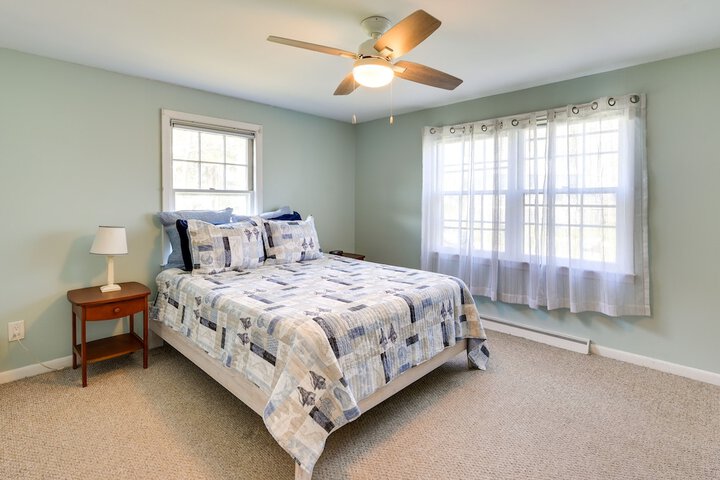 Charming Niantic Vacation Rental: Walk to Beach!