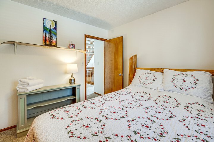 Woodland Park Chalet w / Deck Grill & Mtn Views!