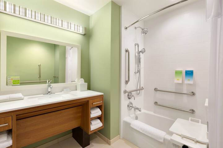Room 9 of 18