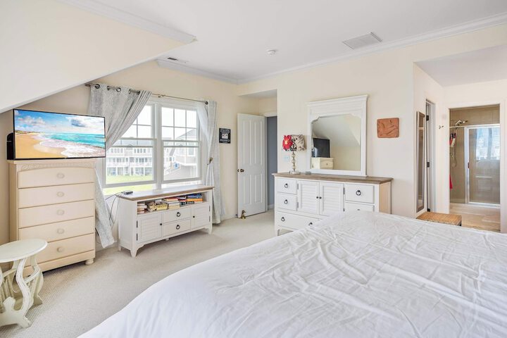 Whale of a Time Waterfront Stay for 10 With Resort-style Amenities