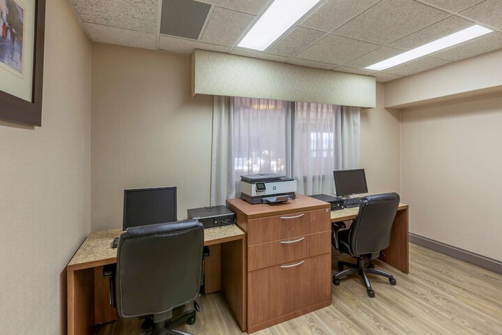 Business Center 63 of 64