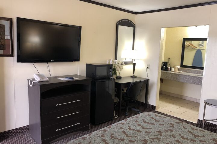 Room 11 of 16