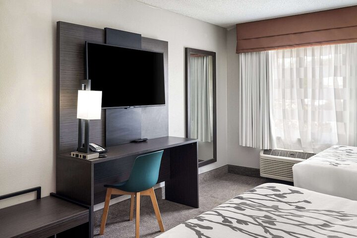 Room 17 of 28