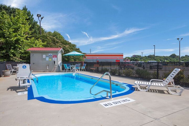 Pool 4 of 38