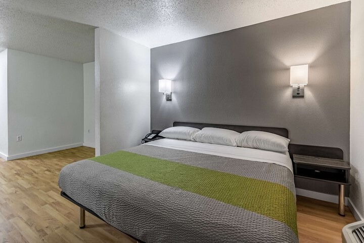 Room 26 of 43