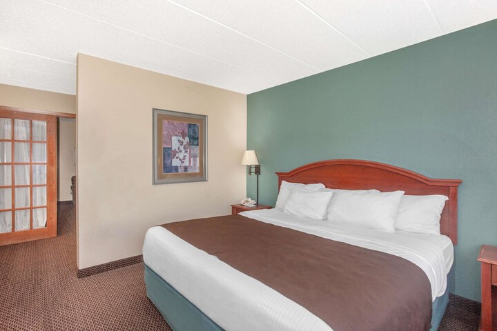 Room 12 of 25