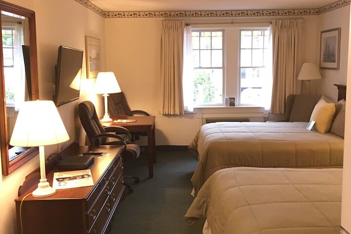 Camden Riverhouse Hotel