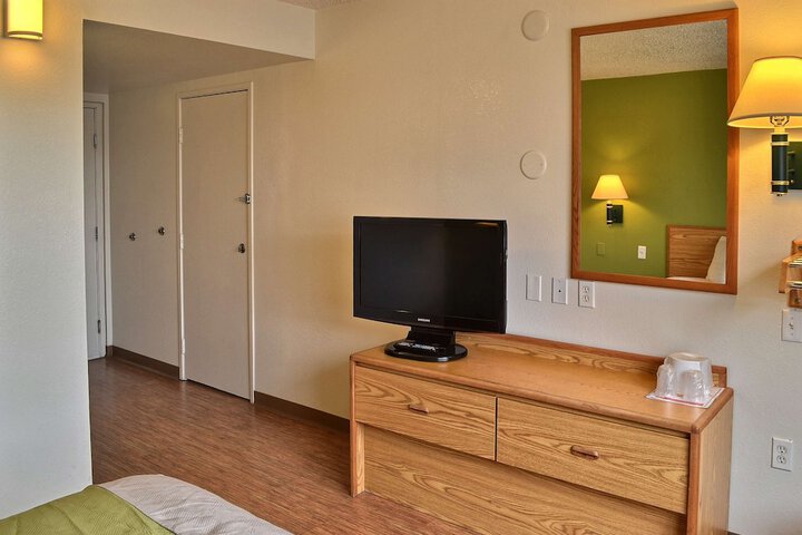 Room 26 of 40