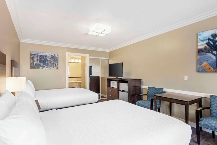 Room 32 of 47