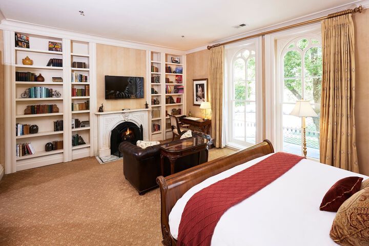 Room 4 of 37