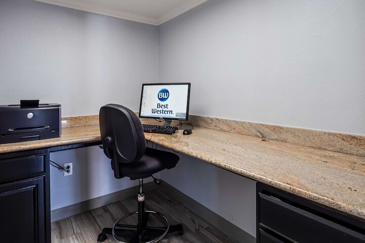 Business Center 15 of 15
