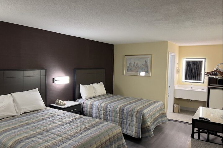Room 18 of 28