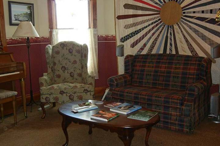 The Feathered Star B & B