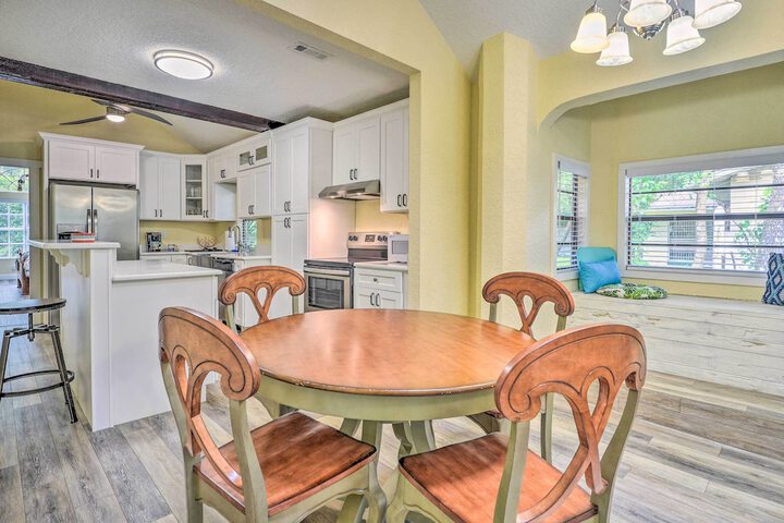 Family Home: Walk to Downtown & Stetson Univ!