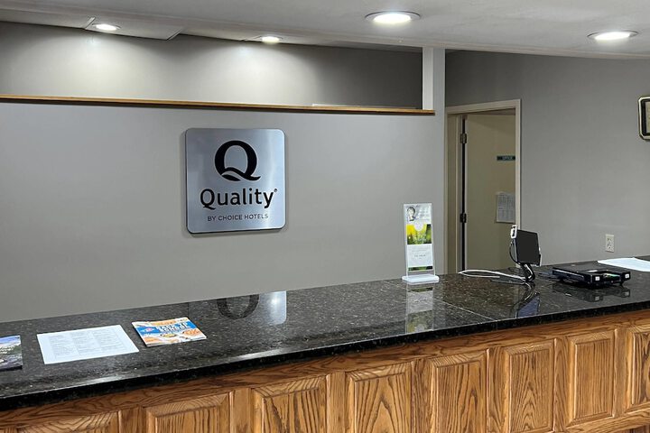 Quality Inn & Suites Grants - I-40