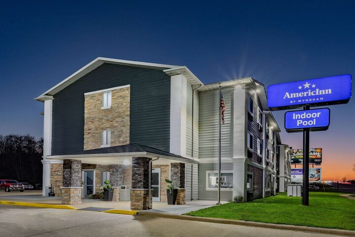 Hotel 4 of 50