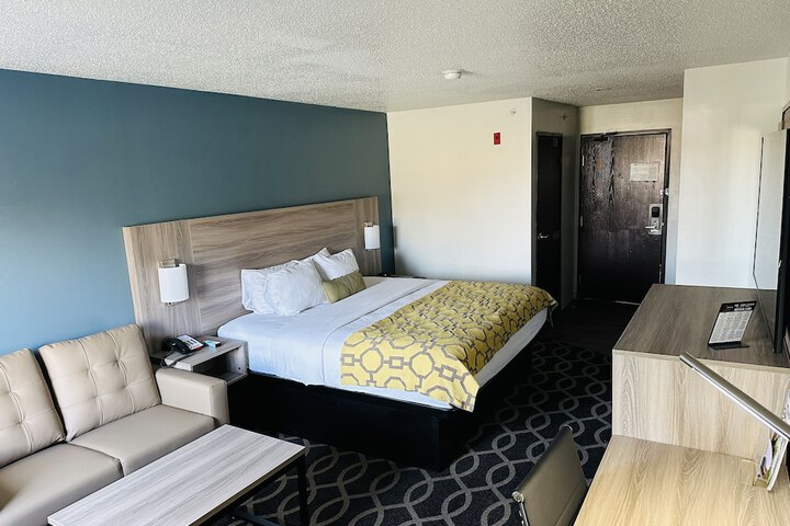 Room 21 of 38