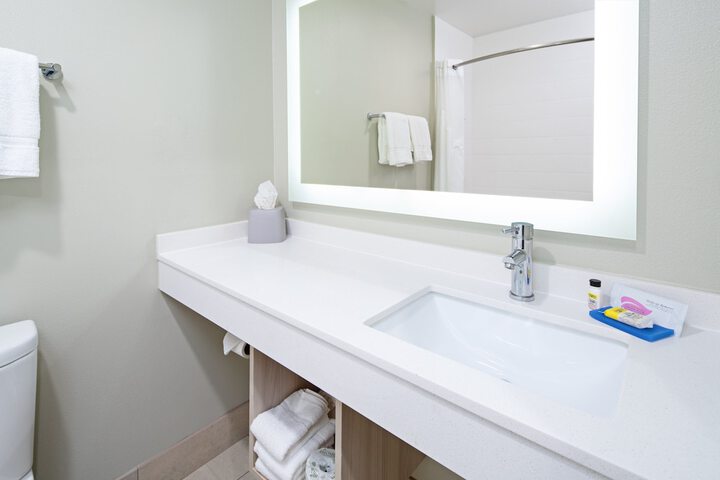 Room 10 of 27