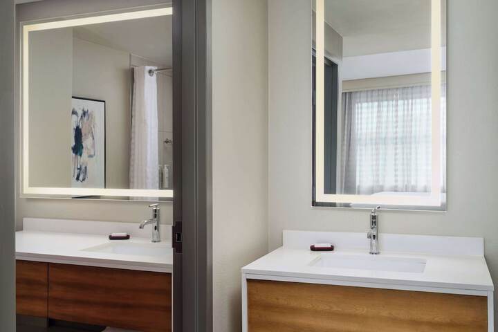 Embassy Suites by Hilton Hampton Convention Center
