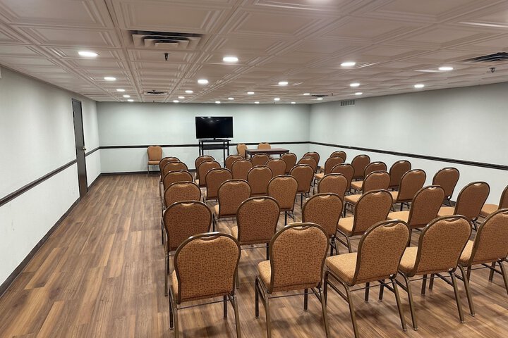 Wingate by Wyndham Livonia