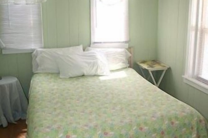 Room 13 of 21