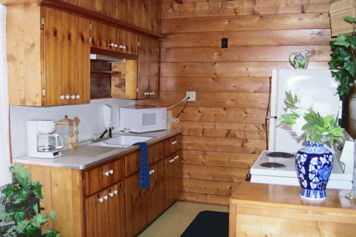 THE RIVERS EDGE EXECUTIVE SUITES