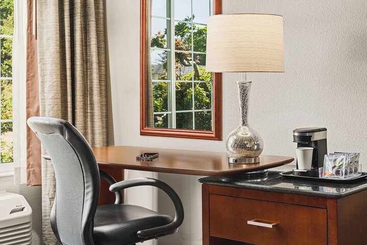 The Ashley Inn & Suites