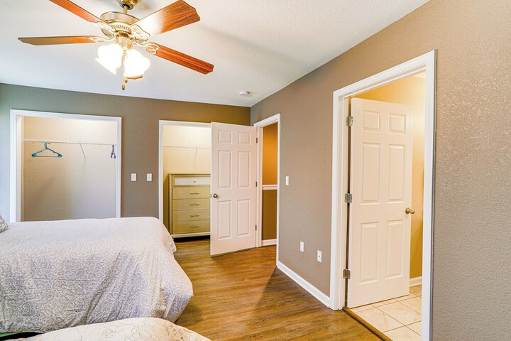 Quaint Pocahontas Townhome Central Location!
