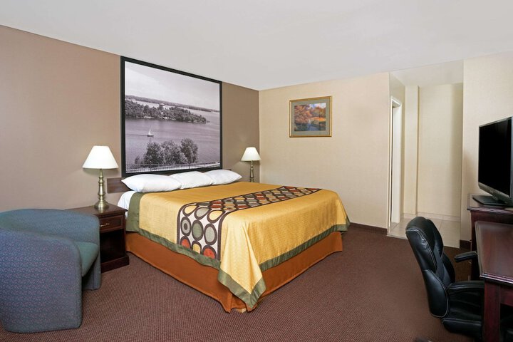 Room 18 of 21