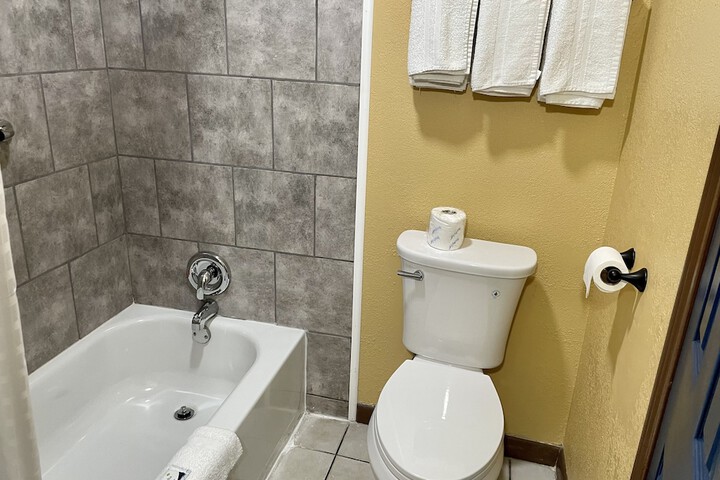Room 8 of 13